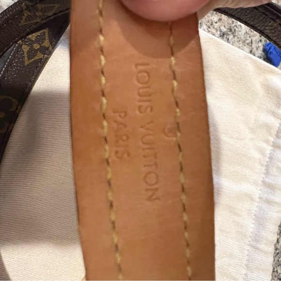 🎉Host Pick!🎉Louis Vuitton Baxter Monogram Leash - Picture 6 of 13